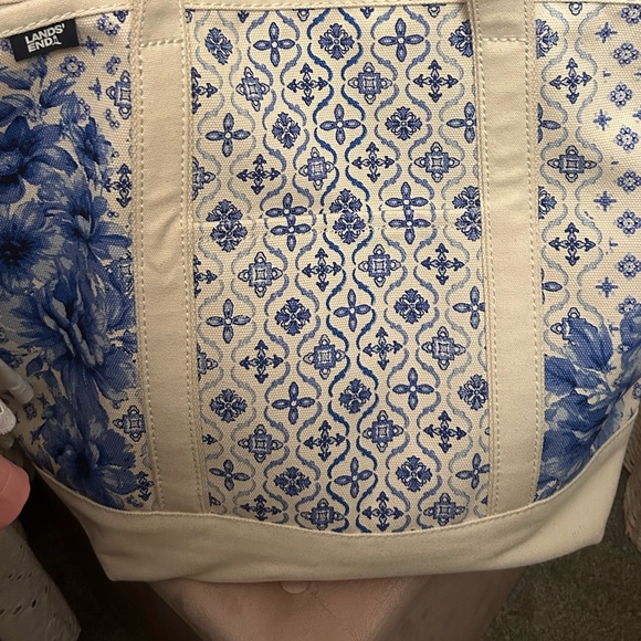 Lands end Canvas tote
Blue Floral Tote Bag - Picture 3 of 4